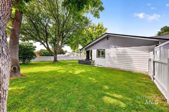 1220 E Amity Ave, Nampa, ID 83686