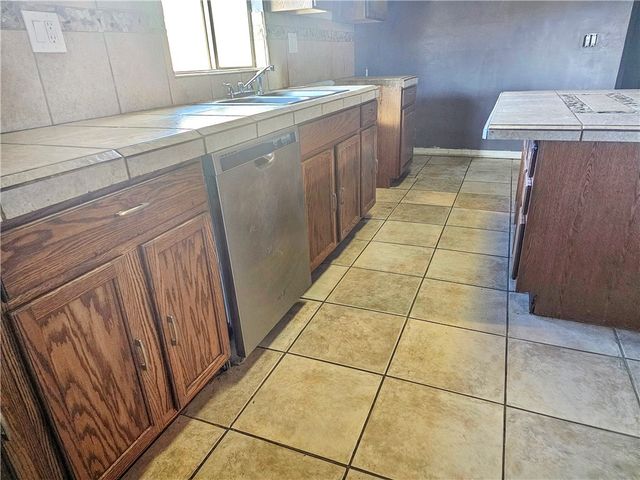 3595 E Warbler Lane, Kingman, AZ 86409