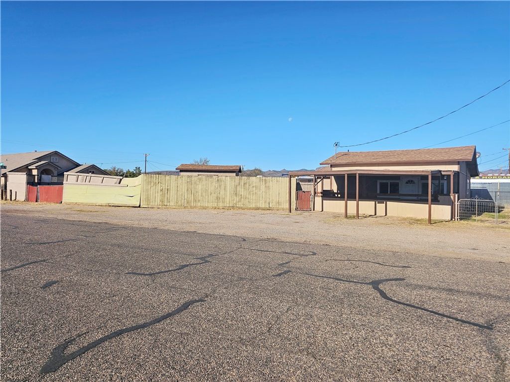 3595 E Warbler Lane, Kingman, AZ 86409