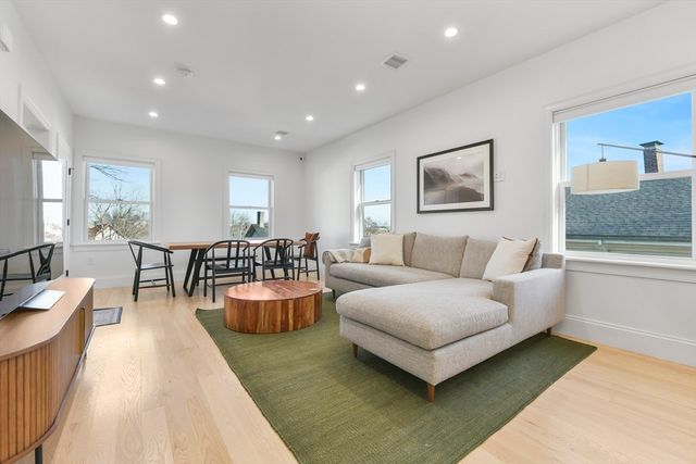 17 Akron St 2, Boston, MA 02119