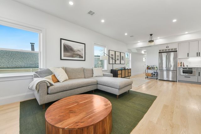 17 Akron St 2, Boston, MA 02119