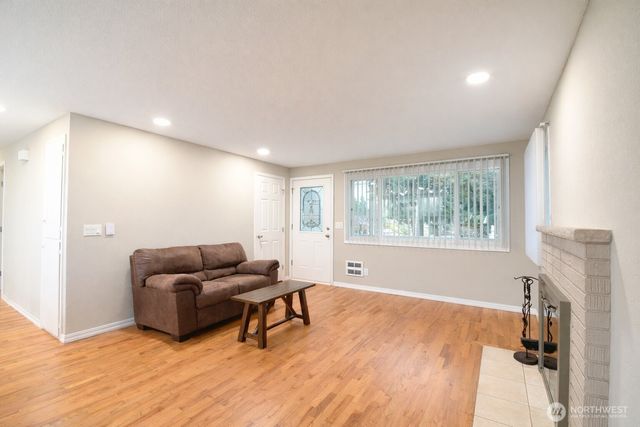 20103 8th Avenue S, Des Moines, WA 98198