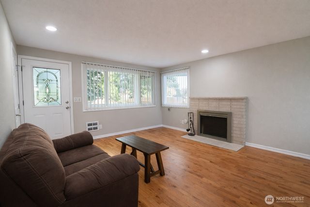 20103 8th Avenue S, Des Moines, WA 98198