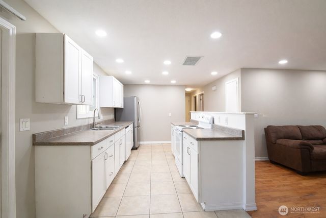 20103 8th Avenue S, Des Moines, WA 98198