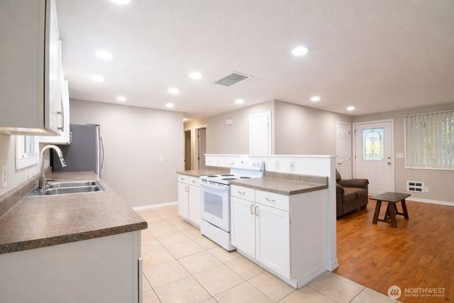 20103 8th Avenue S, Des Moines, WA 98198