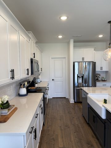 3640 Shady Forest Dr, Murfreesboro, TN 37128