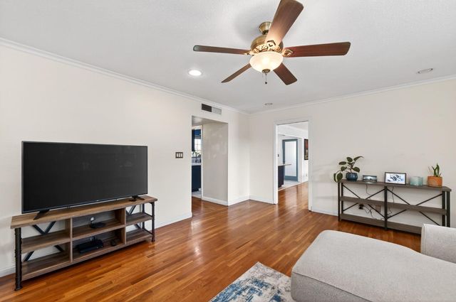 709 E Scott Avenue, Fresno, CA 93710