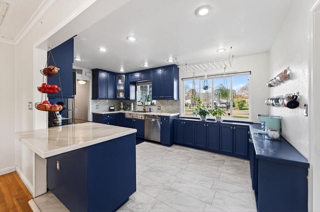 709 E Scott Avenue, Fresno, CA 93710