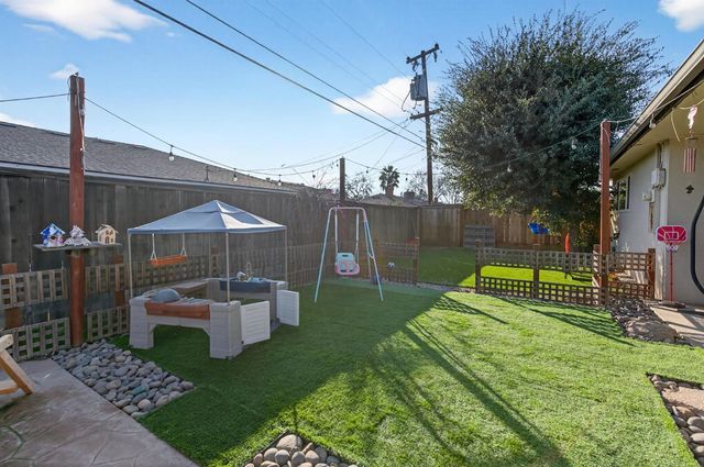 709 E Scott Avenue, Fresno, CA 93710