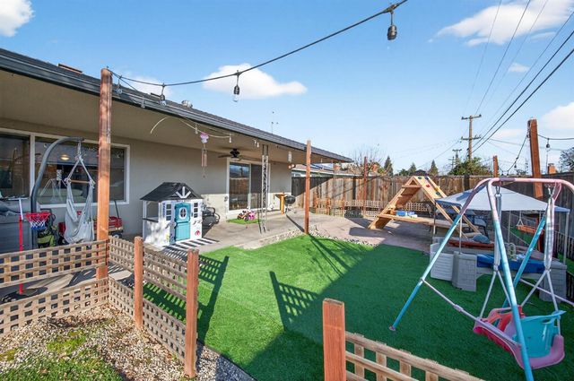 709 E Scott Avenue, Fresno, CA 93710