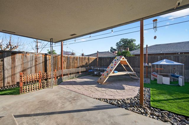 709 E Scott Avenue, Fresno, CA 93710