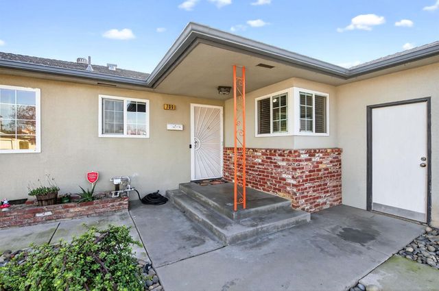 709 E Scott Avenue, Fresno, CA 93710