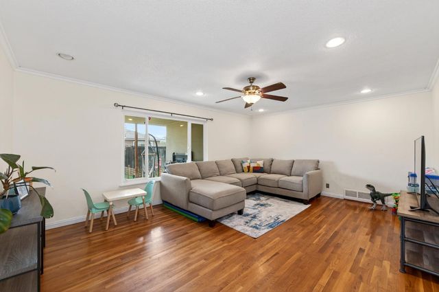 709 E Scott Avenue, Fresno, CA 93710