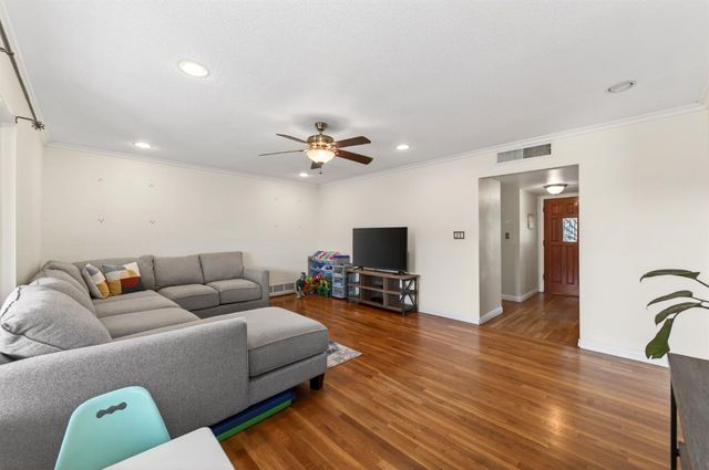 709 E Scott Avenue, Fresno, CA 93710