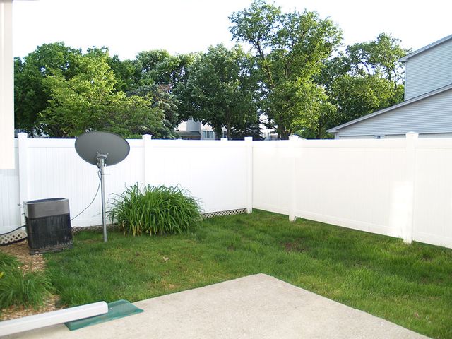 381 Park Ridge Lane B, Aurora, IL 60504