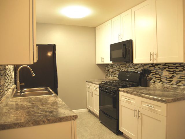 381 Park Ridge Lane B, Aurora, IL 60504