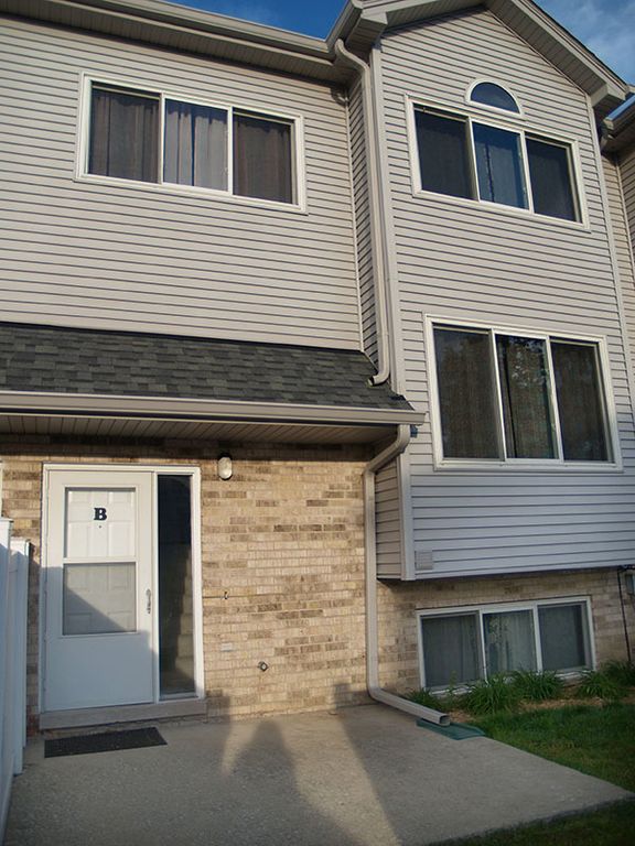 381 Park Ridge Lane B, Aurora, IL 60504