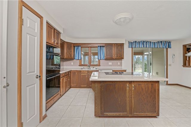7 Whittlers Ridge, Perinton, NY 14534