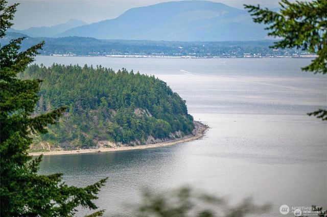 1059 Island Drive, Lummi Island, WA 98262