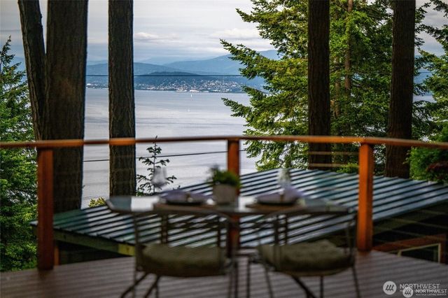 1059 Island Drive, Lummi Island, WA 98262