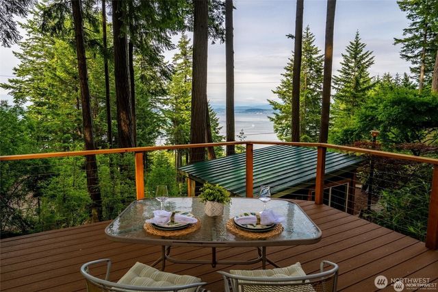 1059 Island Drive, Lummi Island, WA 98262