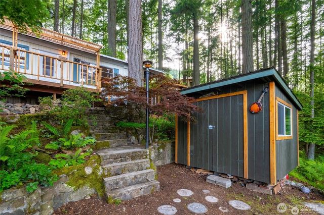 1059 Island Drive, Lummi Island, WA 98262