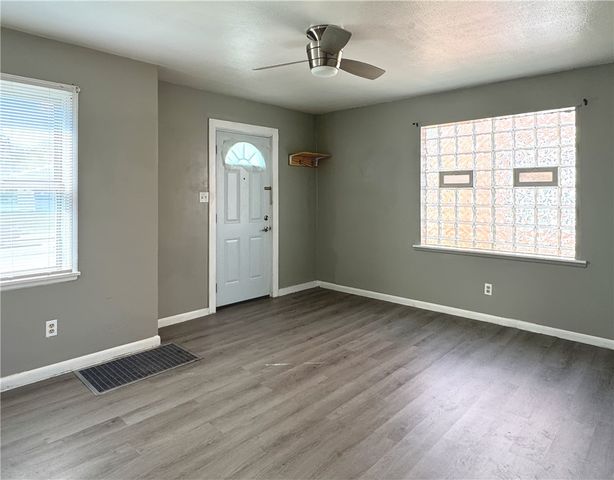 2116 Mcminn St, Aliquippa, PA 15001