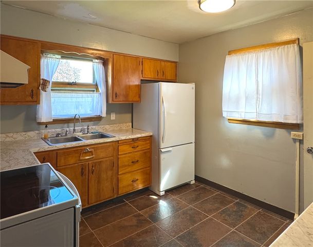 2116 Mcminn St, Aliquippa, PA 15001