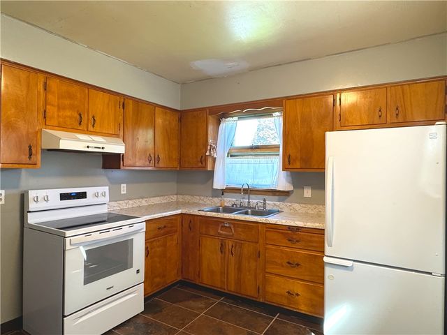 2116 Mcminn St, Aliquippa, PA 15001