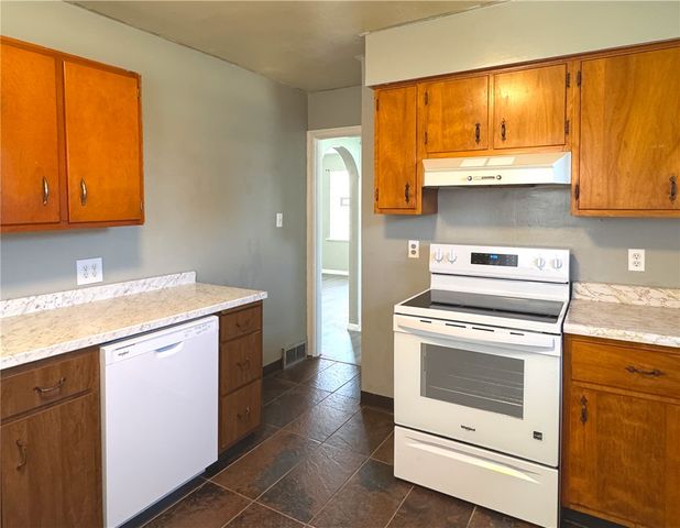 2116 Mcminn St, Aliquippa, PA 15001