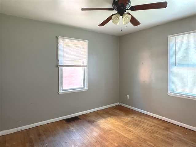 2116 Mcminn St, Aliquippa, PA 15001