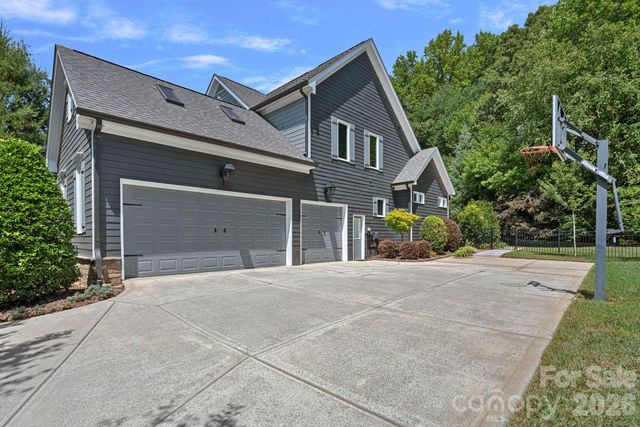 18525 Rollingdale Lane, Davidson, NC 28036
