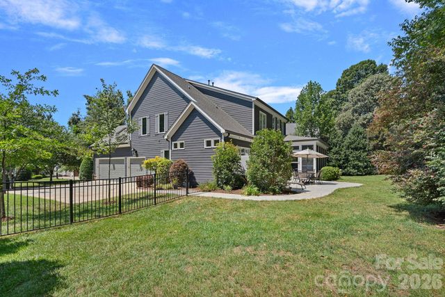 18525 Rollingdale Lane, Davidson, NC 28036