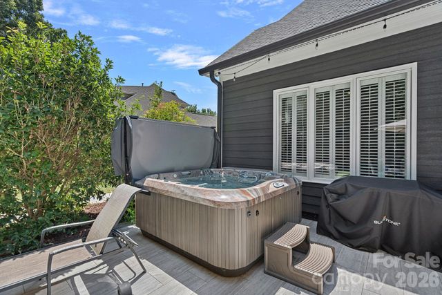 18525 Rollingdale Lane, Davidson, NC 28036