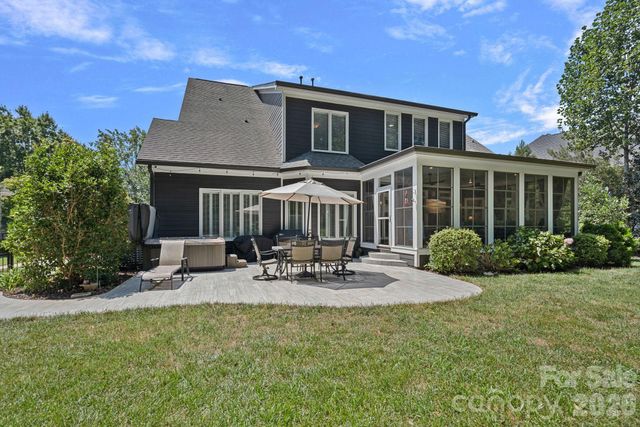 18525 Rollingdale Lane, Davidson, NC 28036