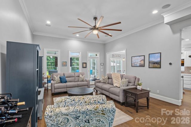 18525 Rollingdale Lane, Davidson, NC 28036