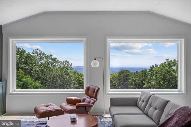 307 FOX RUN LN, Winchester, VA 22602