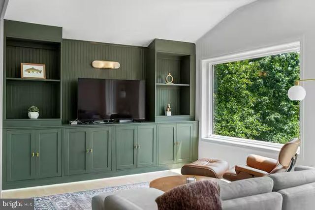 307 FOX RUN LN, Winchester, VA 22602