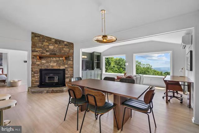 307 FOX RUN LN, Winchester, VA 22602