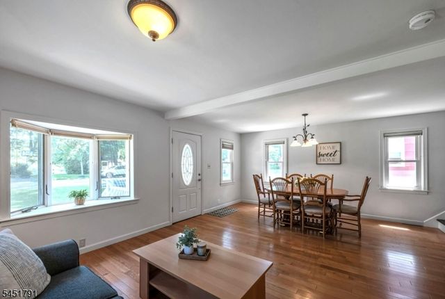 19 Edgewood Rd, Ringwood Boro, NJ 07456