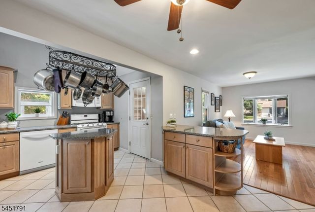 19 Edgewood Rd, Ringwood Boro, NJ 07456