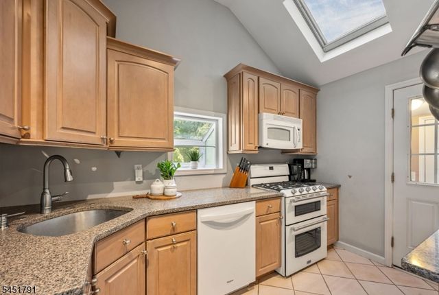 19 Edgewood Rd, Ringwood Boro, NJ 07456