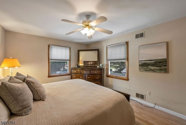 19 Edgewood Rd, Ringwood Boro, NJ 07456