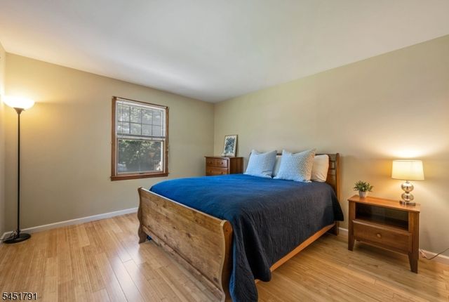 19 Edgewood Rd, Ringwood Boro, NJ 07456