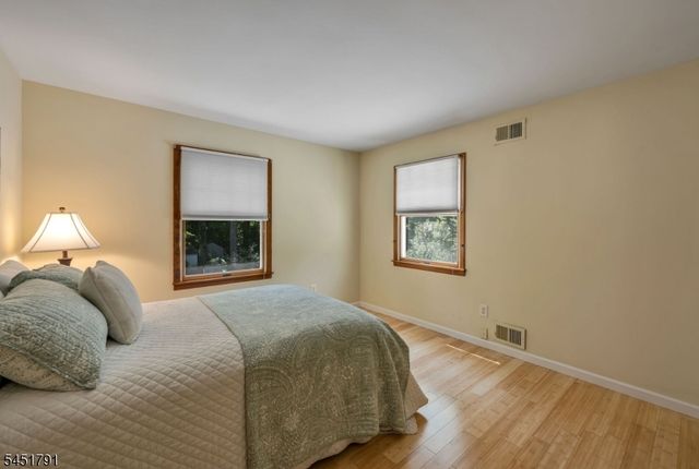 19 Edgewood Rd, Ringwood Boro, NJ 07456