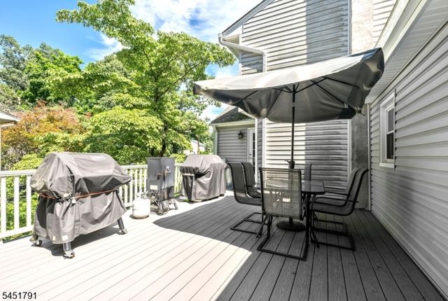 19 Edgewood Rd, Ringwood Boro, NJ 07456