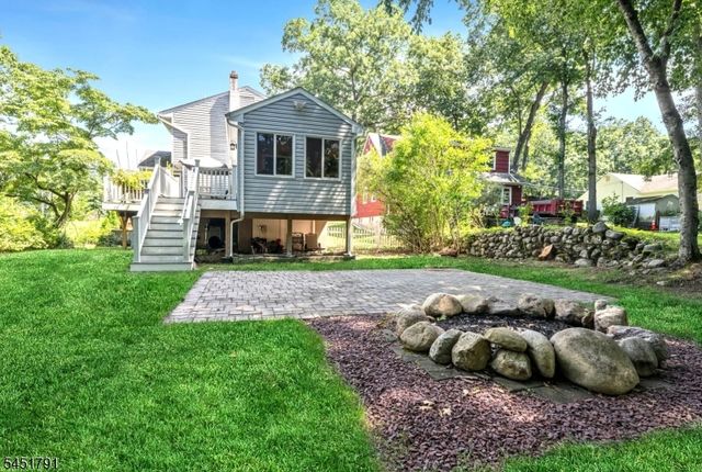 19 Edgewood Rd, Ringwood Boro, NJ 07456