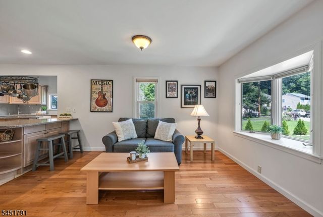 19 Edgewood Rd, Ringwood Boro, NJ 07456