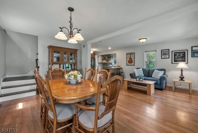 19 Edgewood Rd, Ringwood Boro, NJ 07456