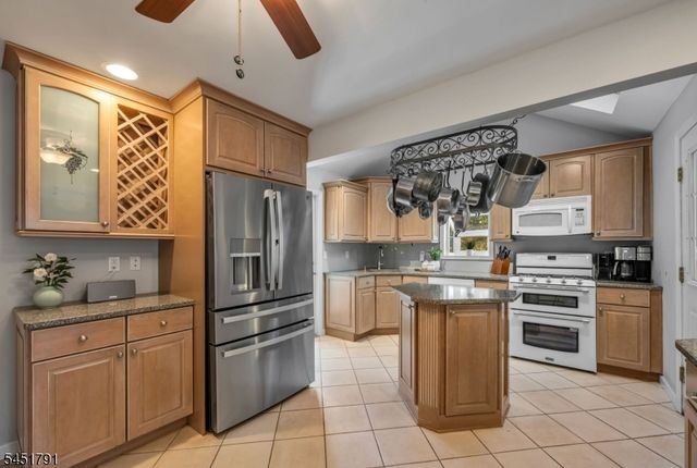 19 Edgewood Rd, Ringwood Boro, NJ 07456